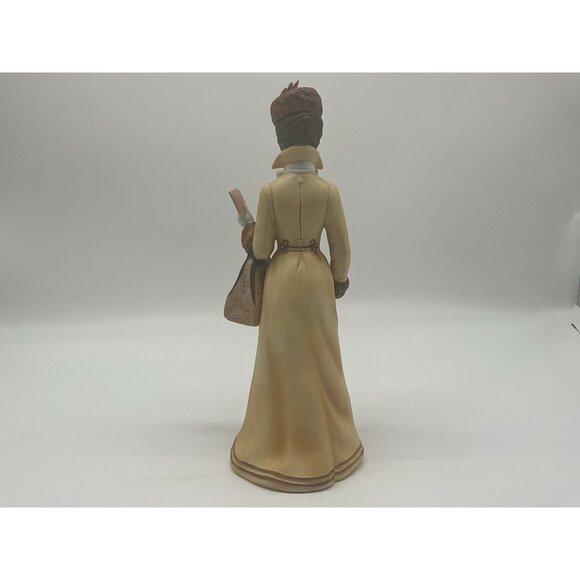 Avon VTG 1981 President s Club Albee Award Porcelain Figurine 10 Tall Japan - Picture 12 of 16